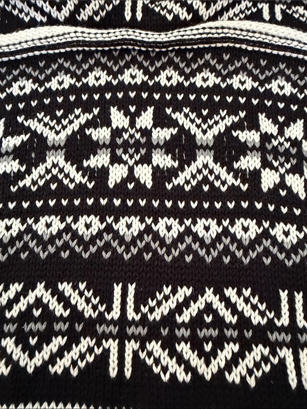 Old Navy boys’ hooded holiday sweater, black and white, size XS 5 NWT!